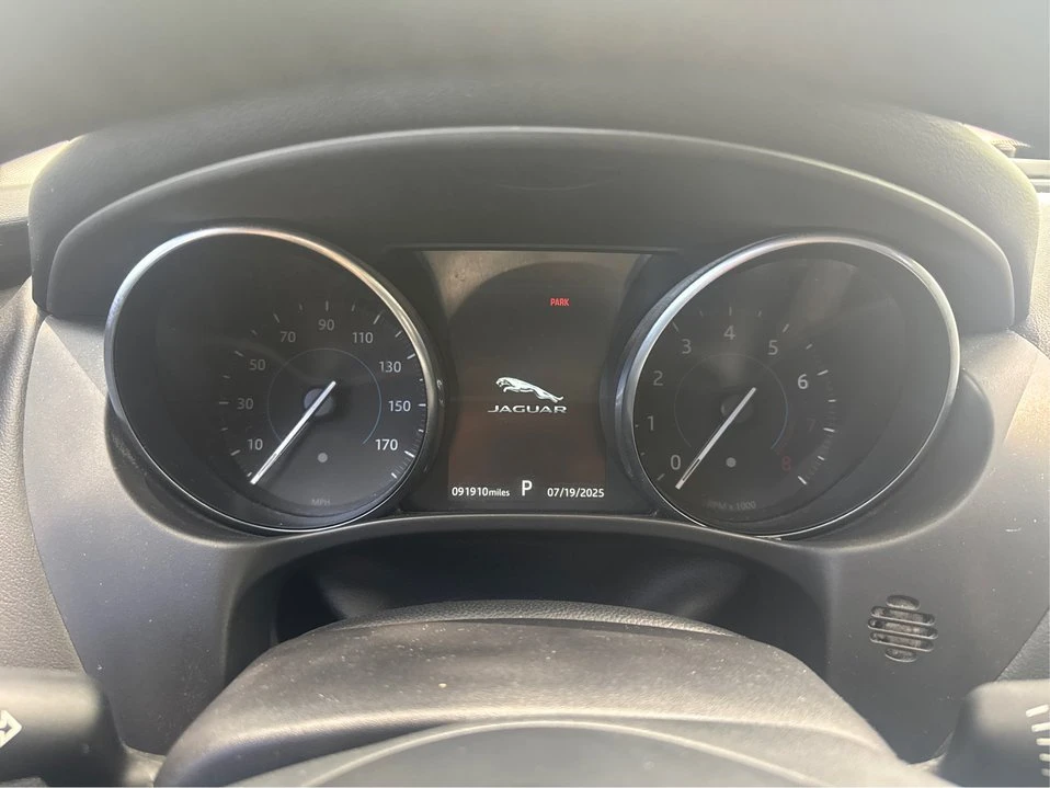 2019 Jaguar XE - Image 16 of 19