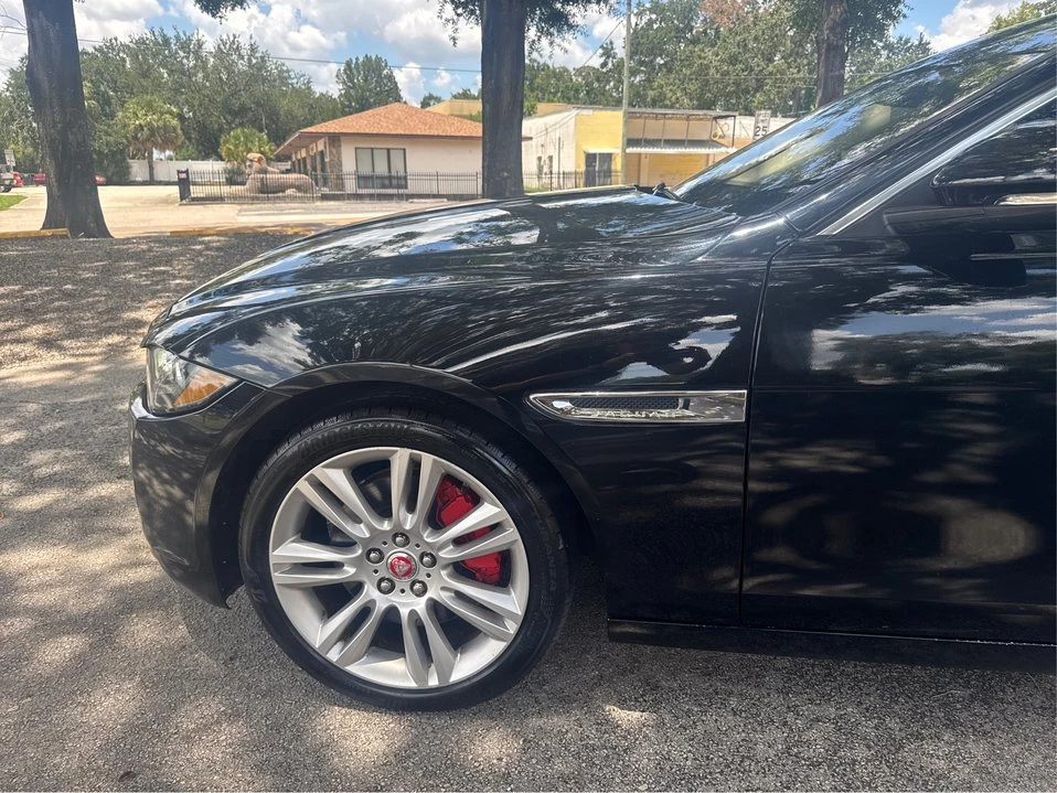 2019 Jaguar XE - Image 10 of 19