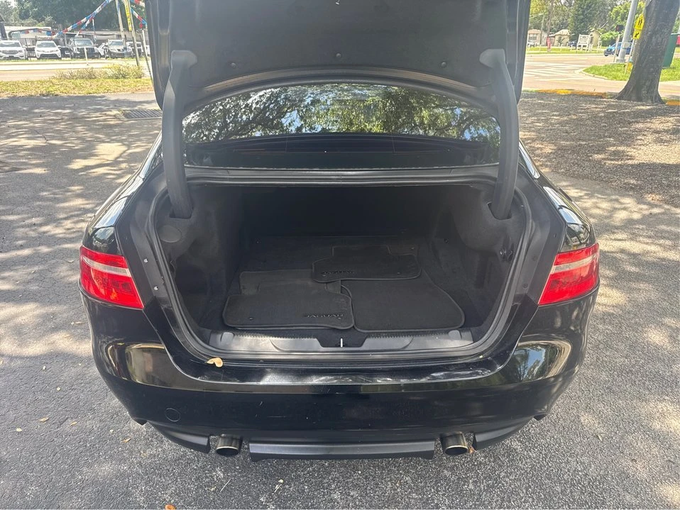 2019 Jaguar XE - Image 12 of 19
