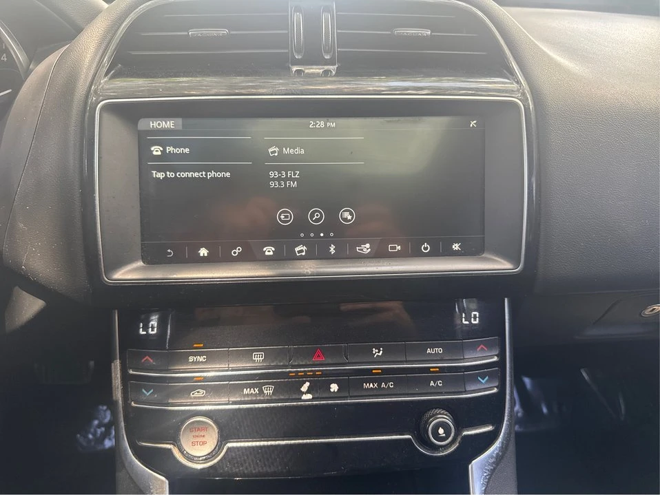 2019 Jaguar XE - Image 13 of 19