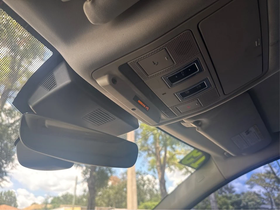 2019 Jaguar XE - Image 15 of 19