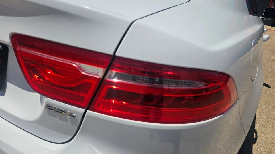 2019 Jaguar XE - Image 9 of 20