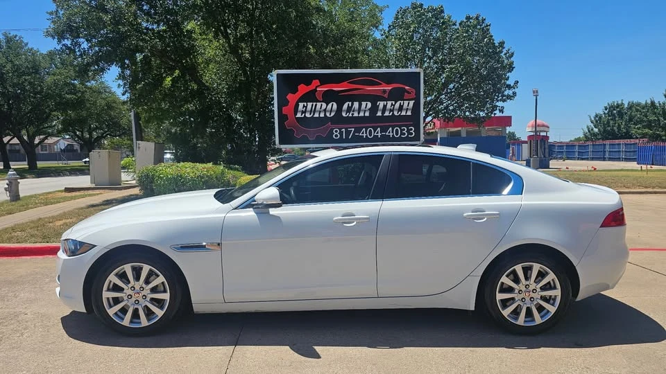 2019 Jaguar XE - Image 2 of 20
