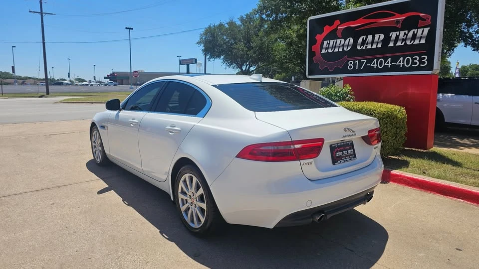 2019 Jaguar XE - Image 3 of 20