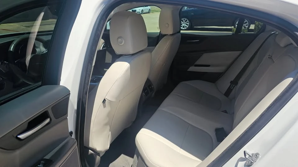 2019 Jaguar XE - Image 20 of 20
