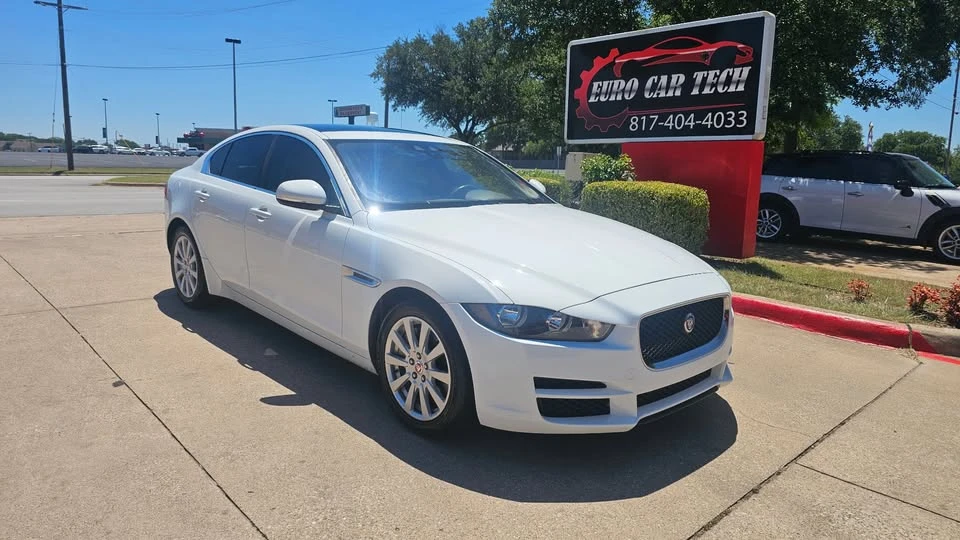 2019 Jaguar XE - Image 6 of 20