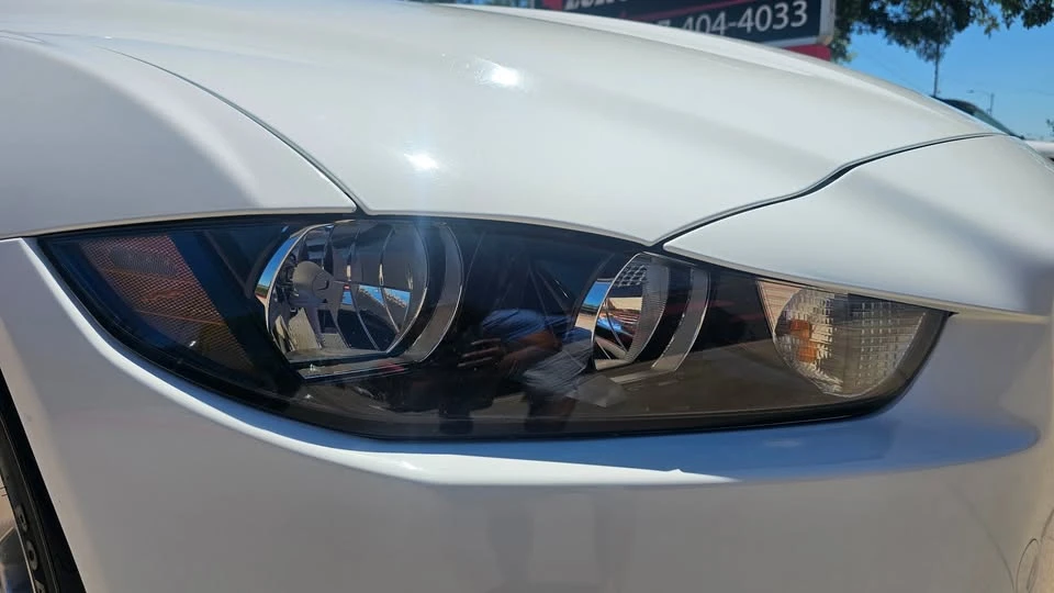 2019 Jaguar XE - Image 12 of 20