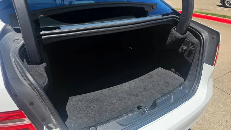 2019 Jaguar XE - Image 19 of 20