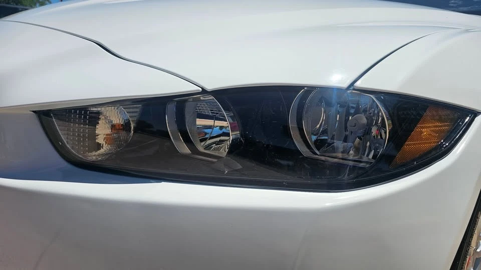 2019 Jaguar XE - Image 11 of 20