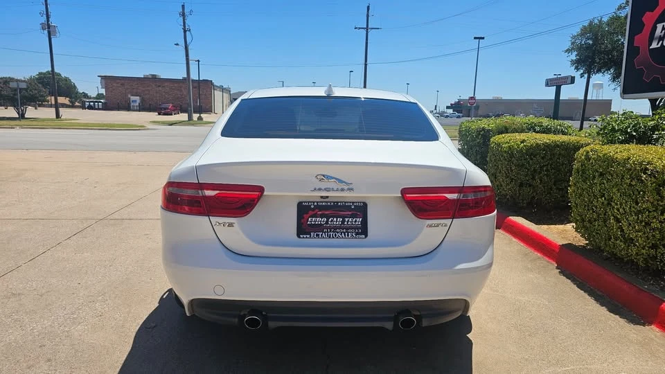 2019 Jaguar XE - Image 4 of 20