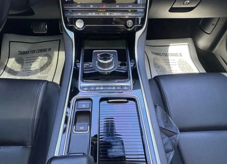 2019 Jaguar XE - Image 5 of 6