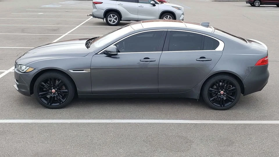 2019 Jaguar XE - Image 2 of 17