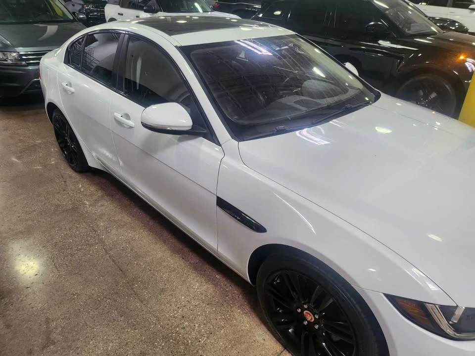 2019 Jaguar XE - Image 5 of 10