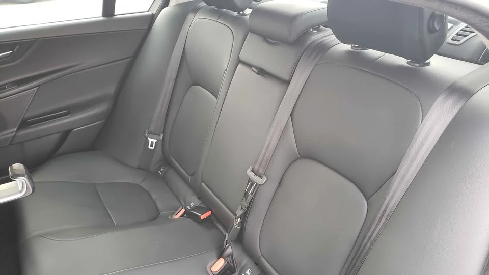 2019 Jaguar XE - Image 13 of 17