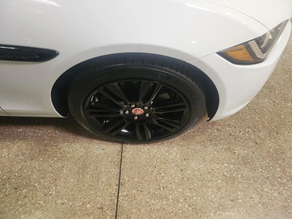 2019 Jaguar XE - Image 10 of 10