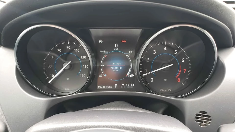 2019 Jaguar XE - Image 9 of 17