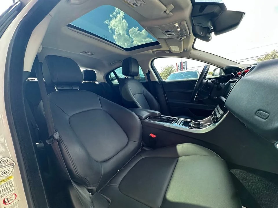 2019 Jaguar XE - Image 12 of 20
