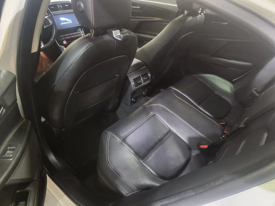 2019 Jaguar XE - Image 8 of 10
