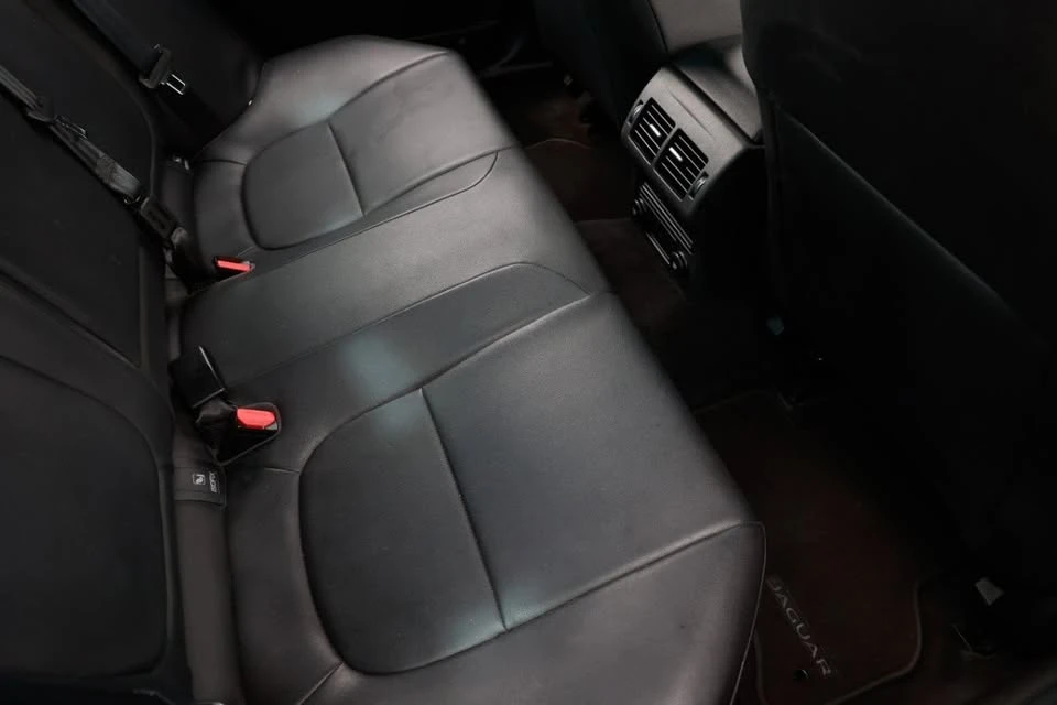 2019 Jaguar XE - Image 12 of 20