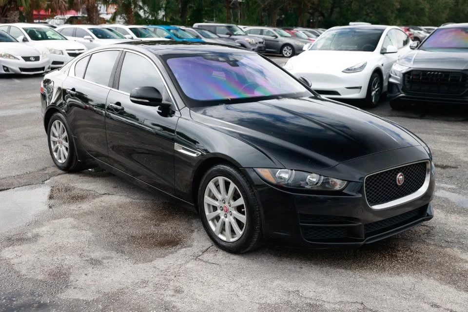 2019 Jaguar XE - Image 15 of 20