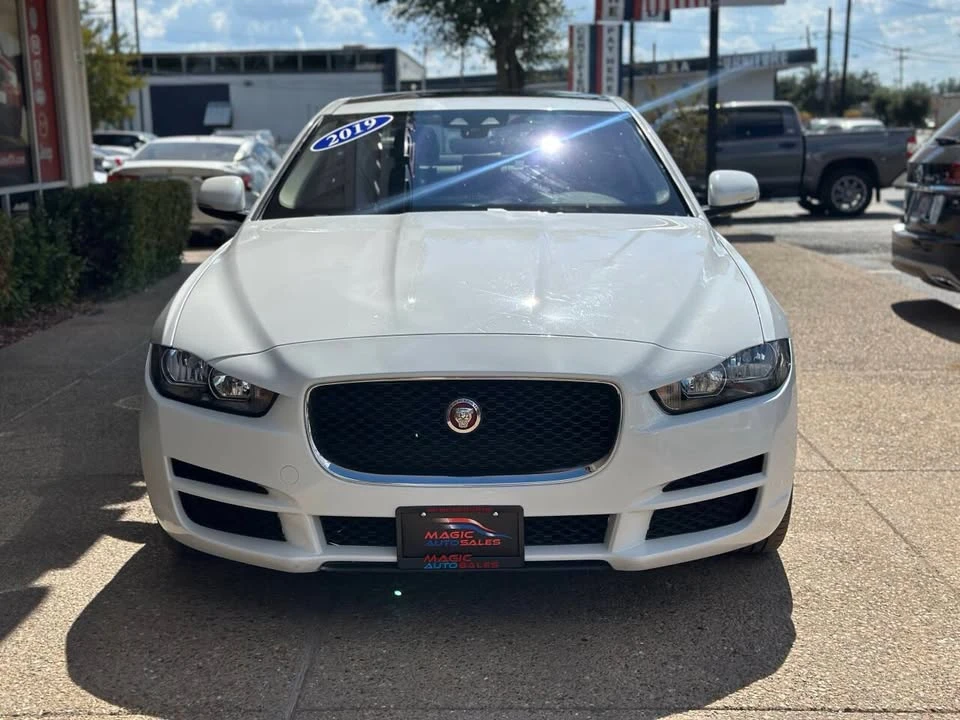 2019 Jaguar XE - Image 4 of 20
