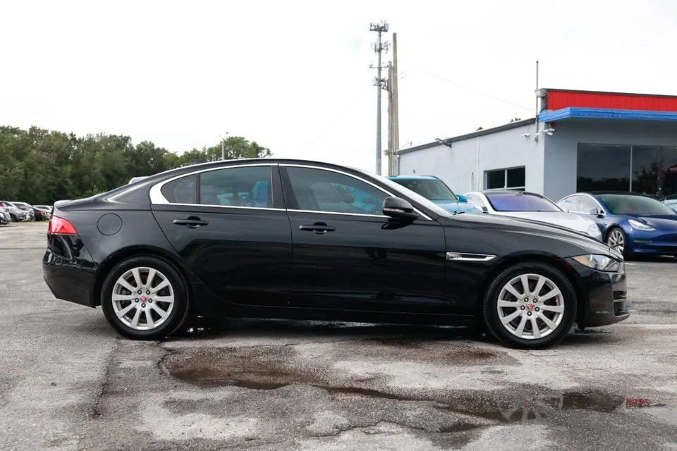 2019 Jaguar XE - Image 13 of 20
