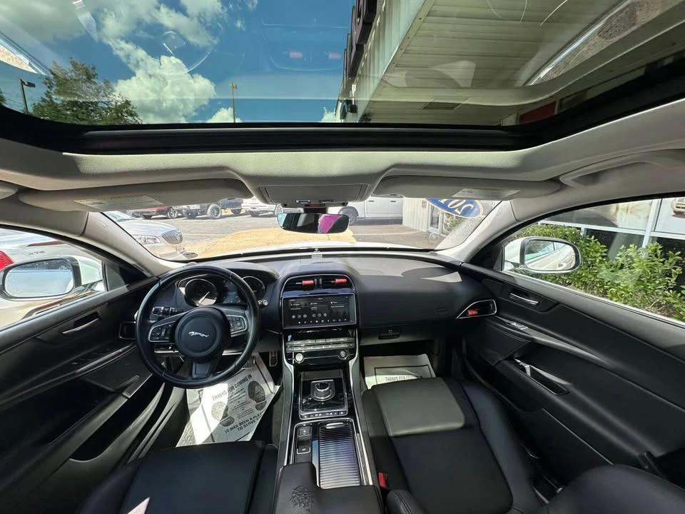 2019 Jaguar XE - Image 16 of 20