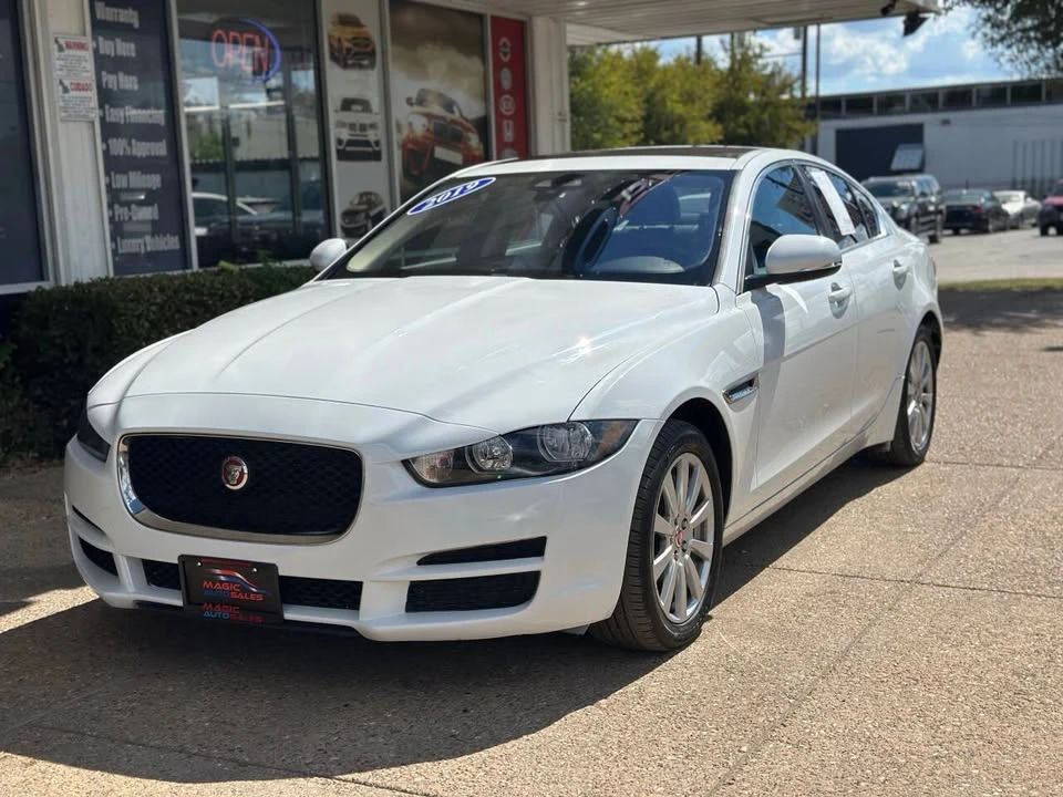2019 Jaguar XE - Image 5 of 20