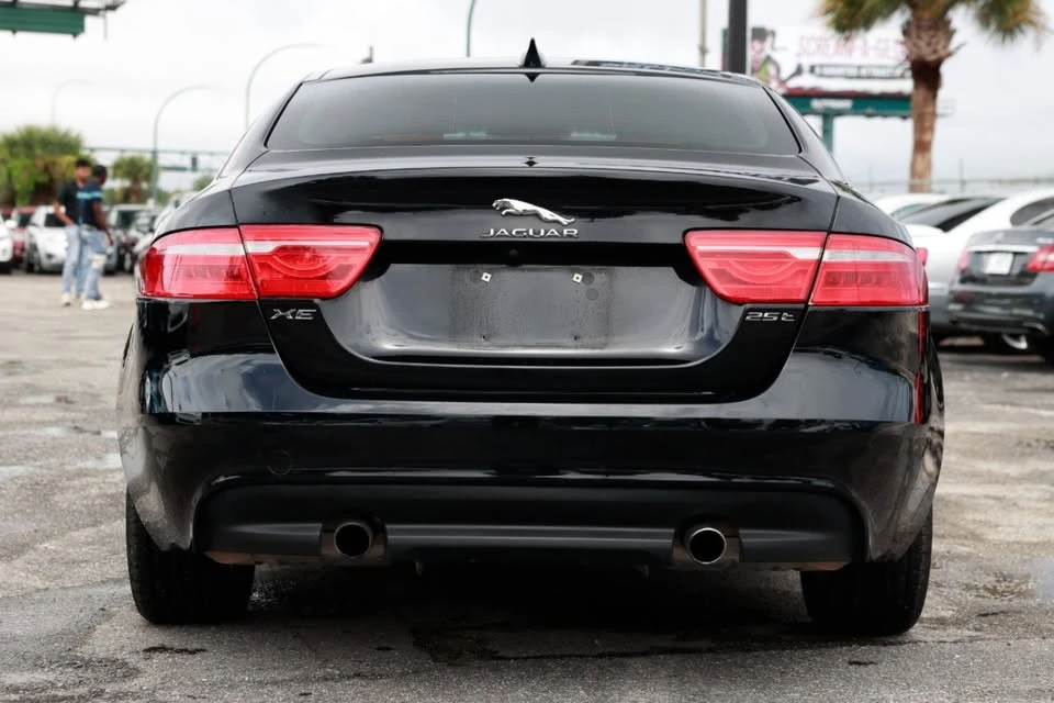 2019 Jaguar XE - Image 7 of 20