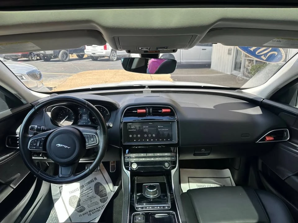 2019 Jaguar XE - Image 15 of 20