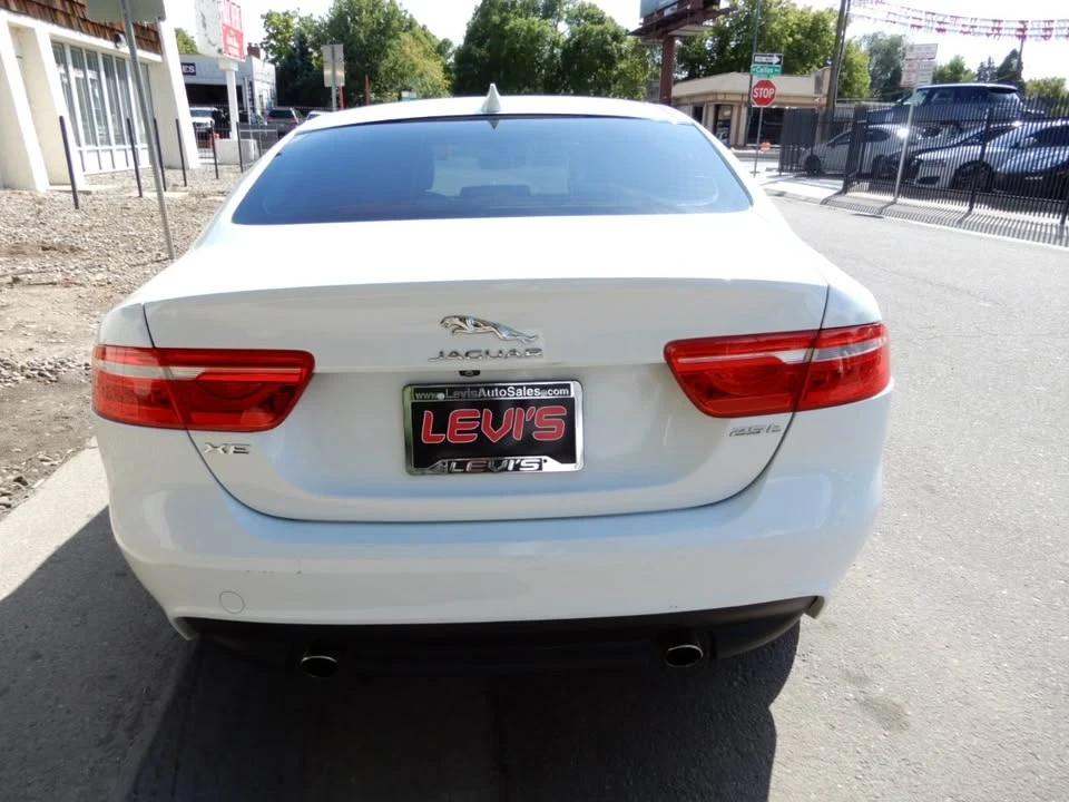2019 Jaguar XE - Image 5 of 19