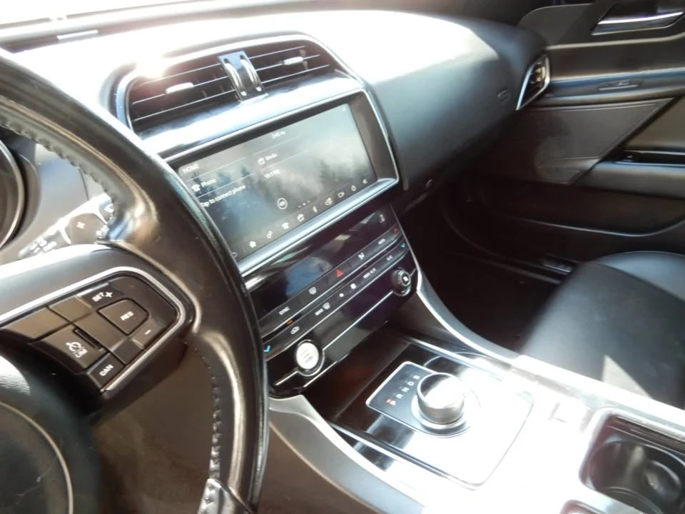 2019 Jaguar XE - Image 13 of 19