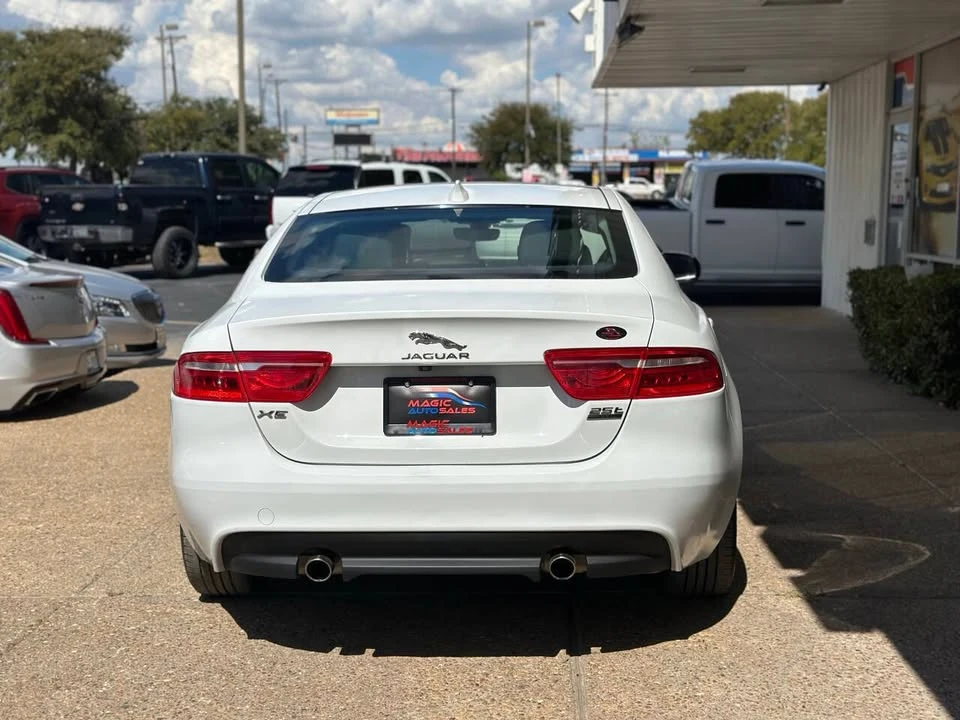 2019 Jaguar XE - Image 6 of 20
