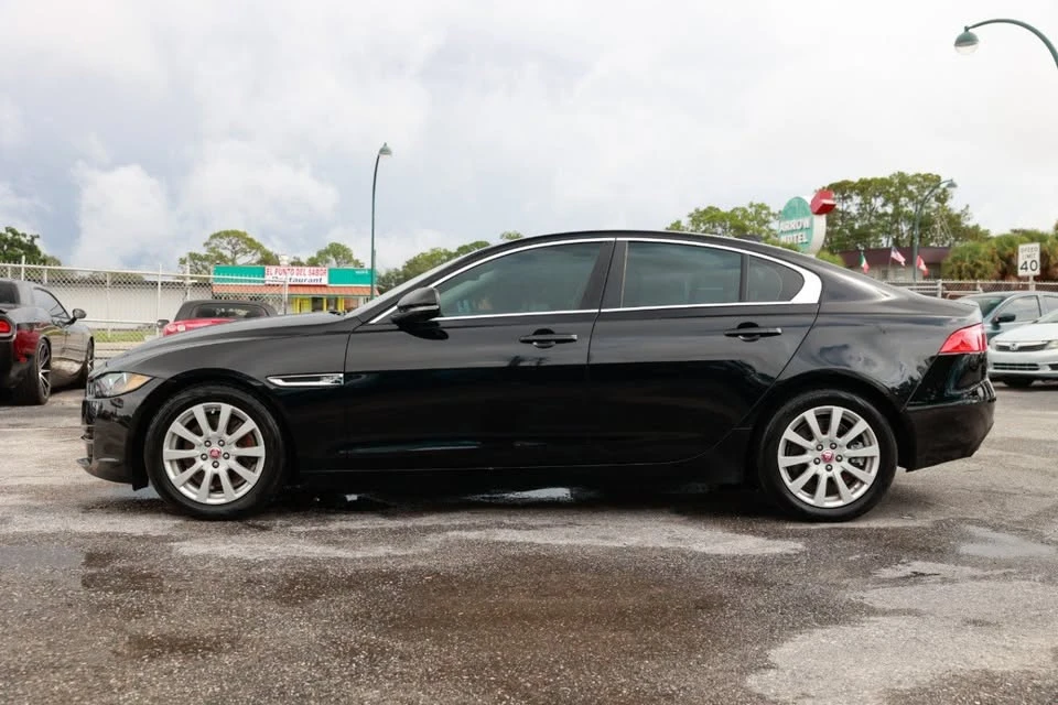 2019 Jaguar XE - Image 3 of 20