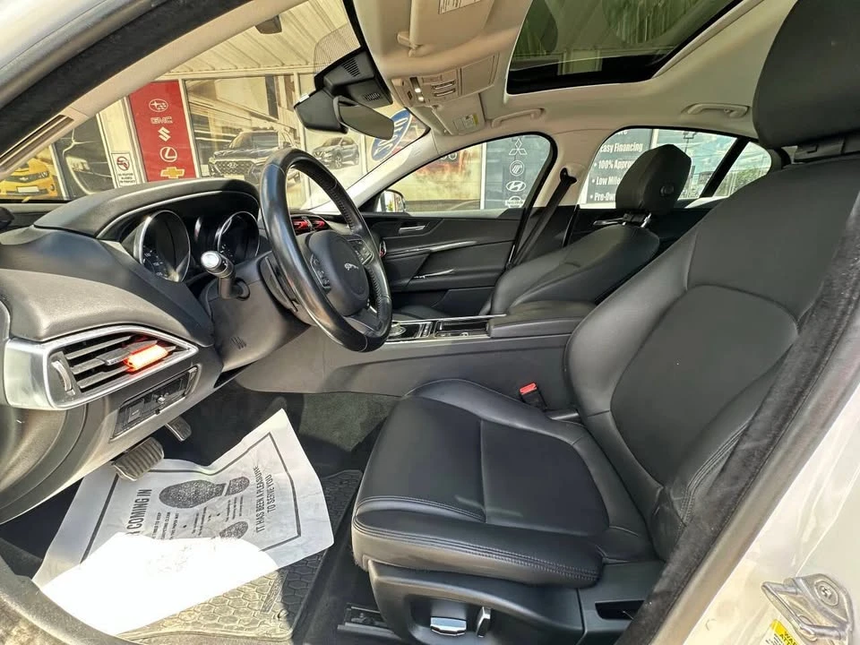 2019 Jaguar XE - Image 9 of 20