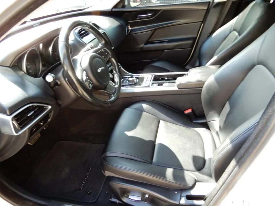 2019 Jaguar XE - Image 8 of 19