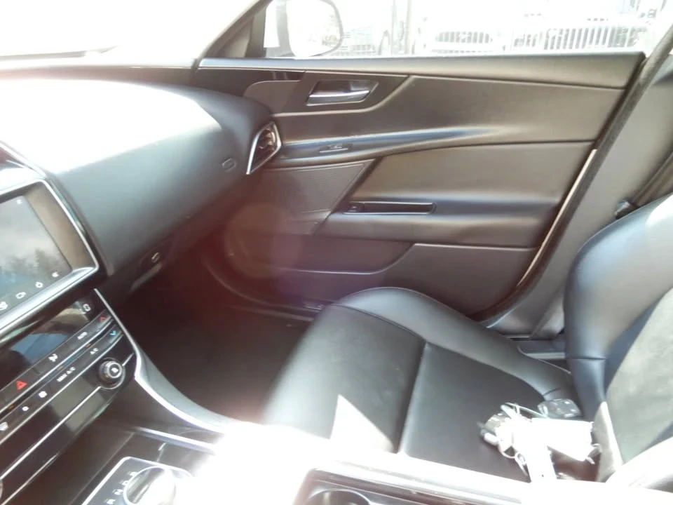 2019 Jaguar XE - Image 14 of 19