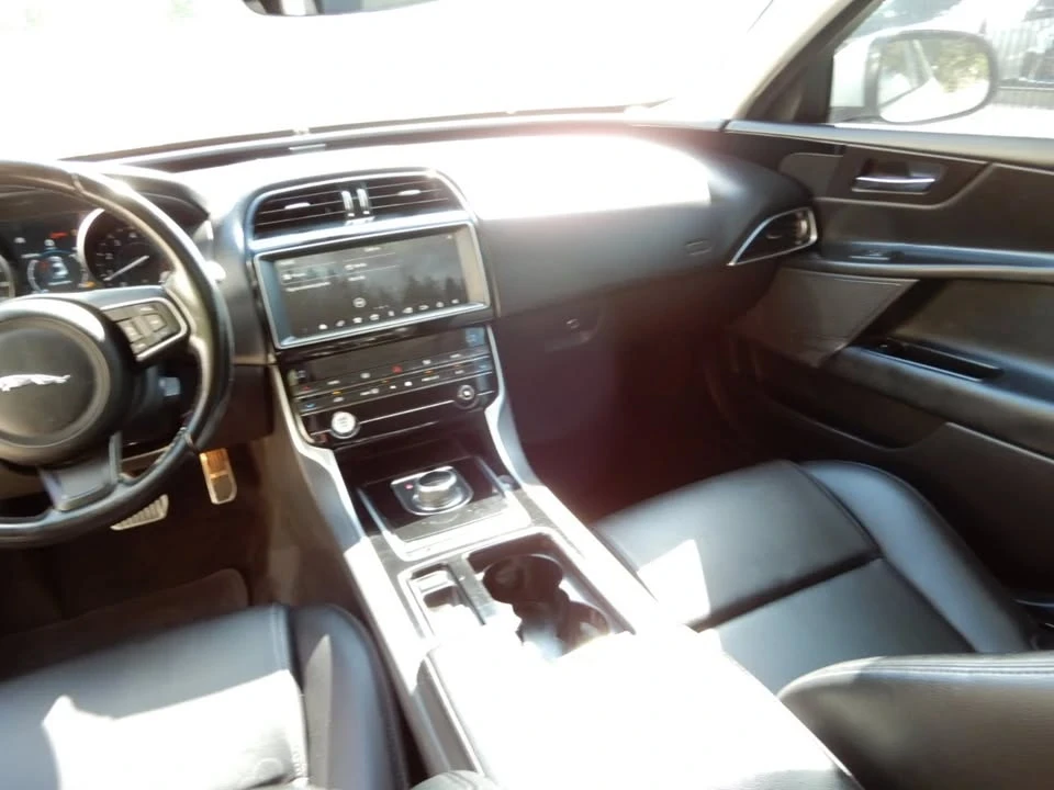 2019 Jaguar XE - Image 16 of 19