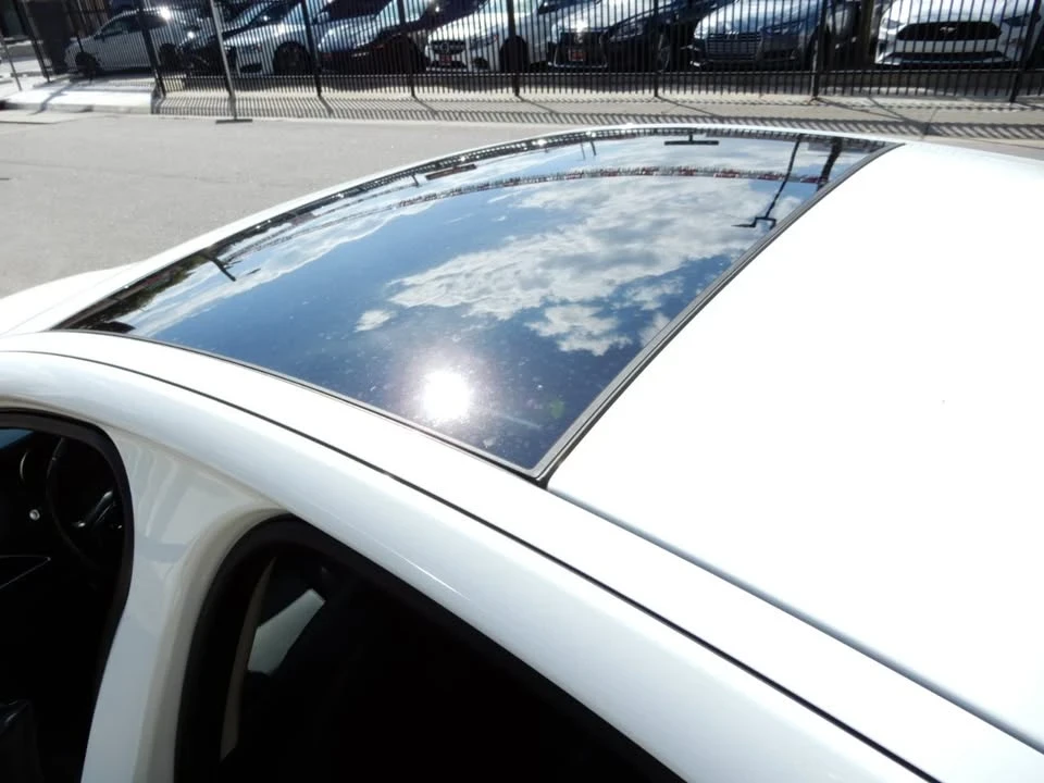 2019 Jaguar XE - Image 17 of 19