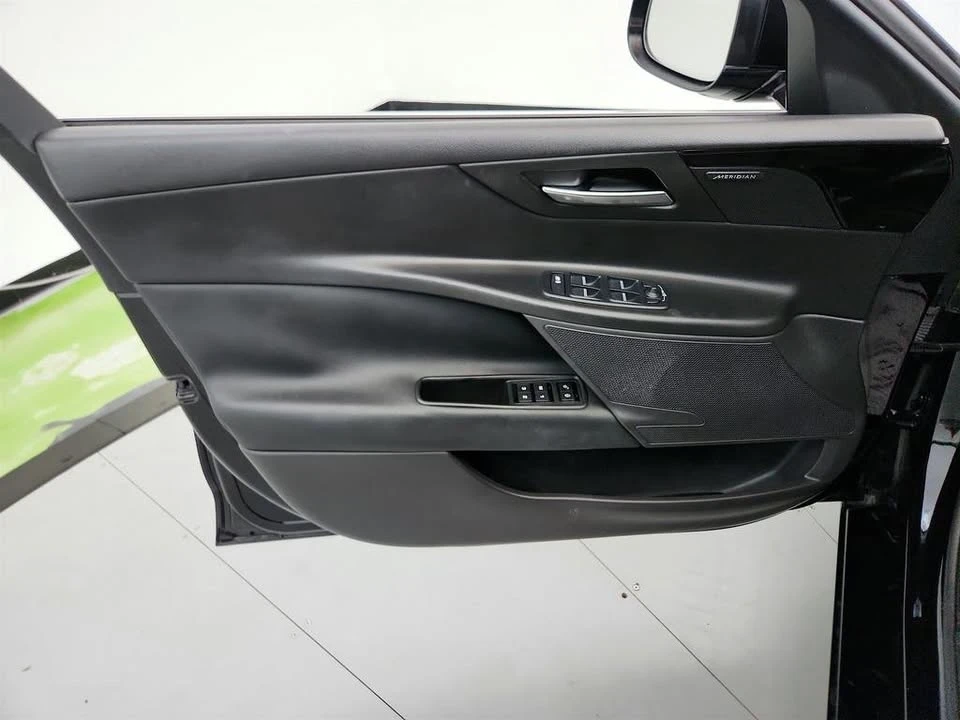 2019 Jaguar XE - Image 16 of 20