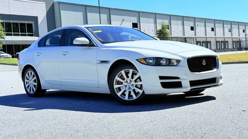 2019 Jaguar XE - Image 2 of 18