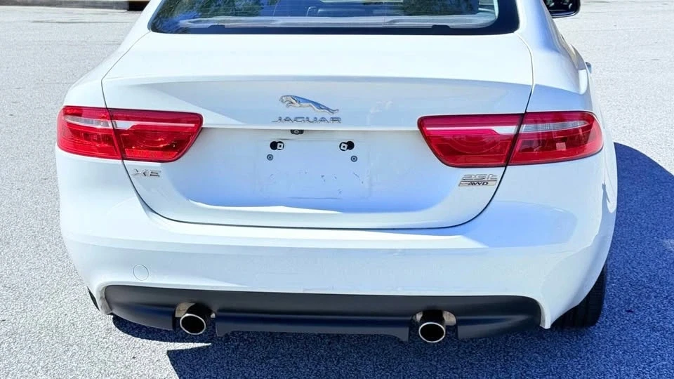 2019 Jaguar XE - Image 9 of 18