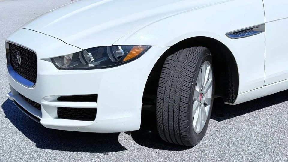 2019 Jaguar XE - Image 13 of 18