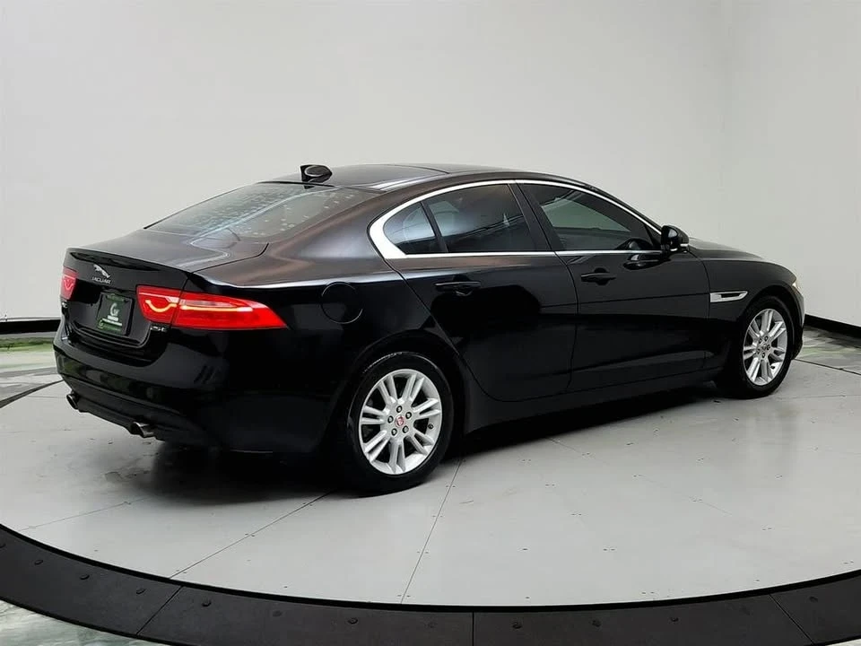 2019 Jaguar XE - Image 4 of 20
