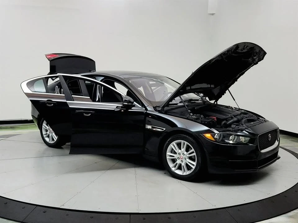 2019 Jaguar XE - Image 9 of 20