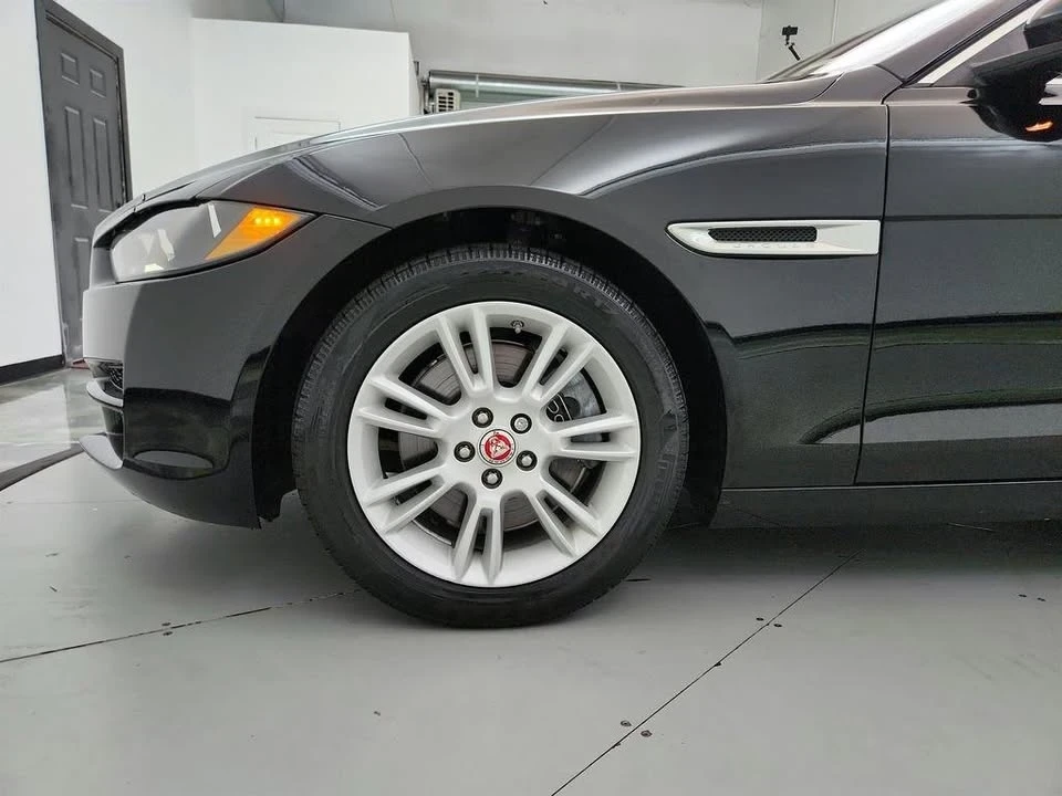 2019 Jaguar XE - Image 19 of 20