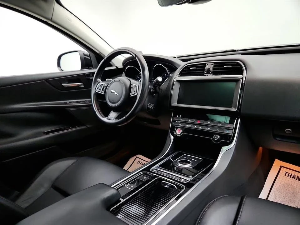 2019 Jaguar XE - Image 18 of 20