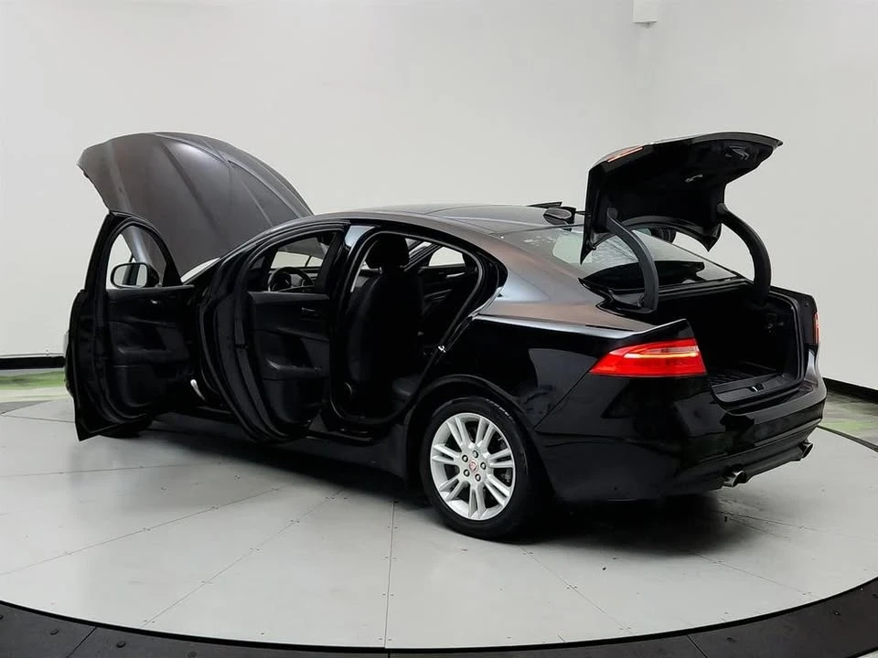 2019 Jaguar XE - Image 11 of 20