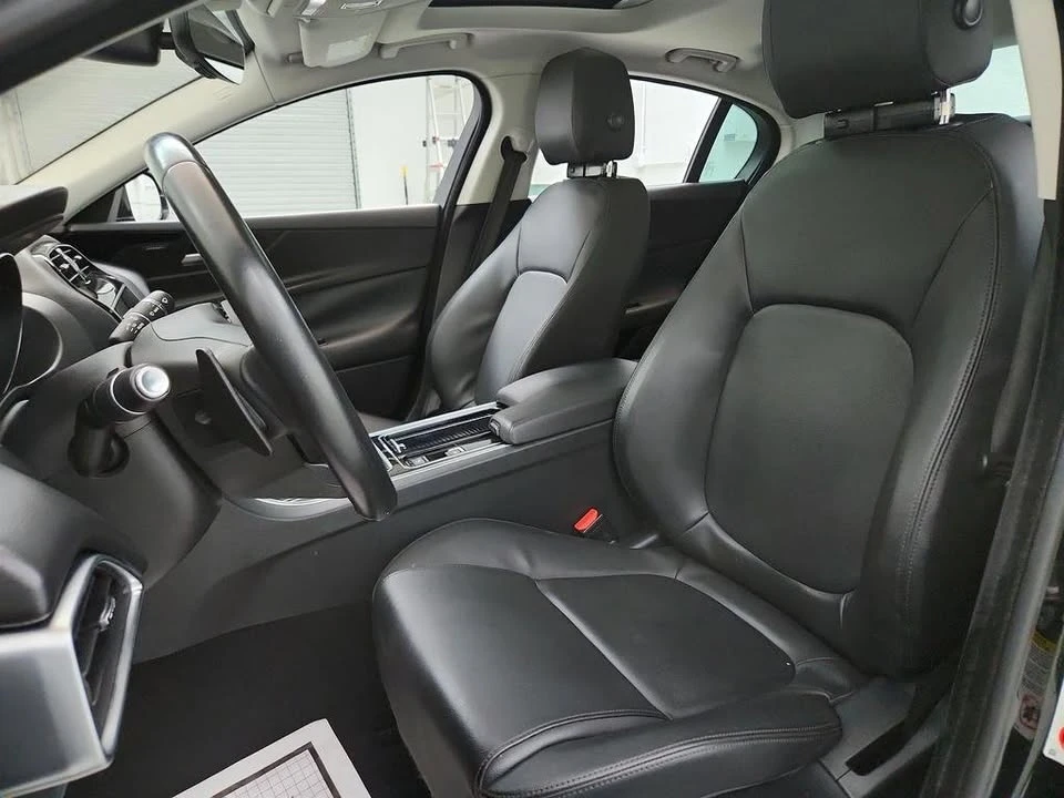 2019 Jaguar XE - Image 12 of 20