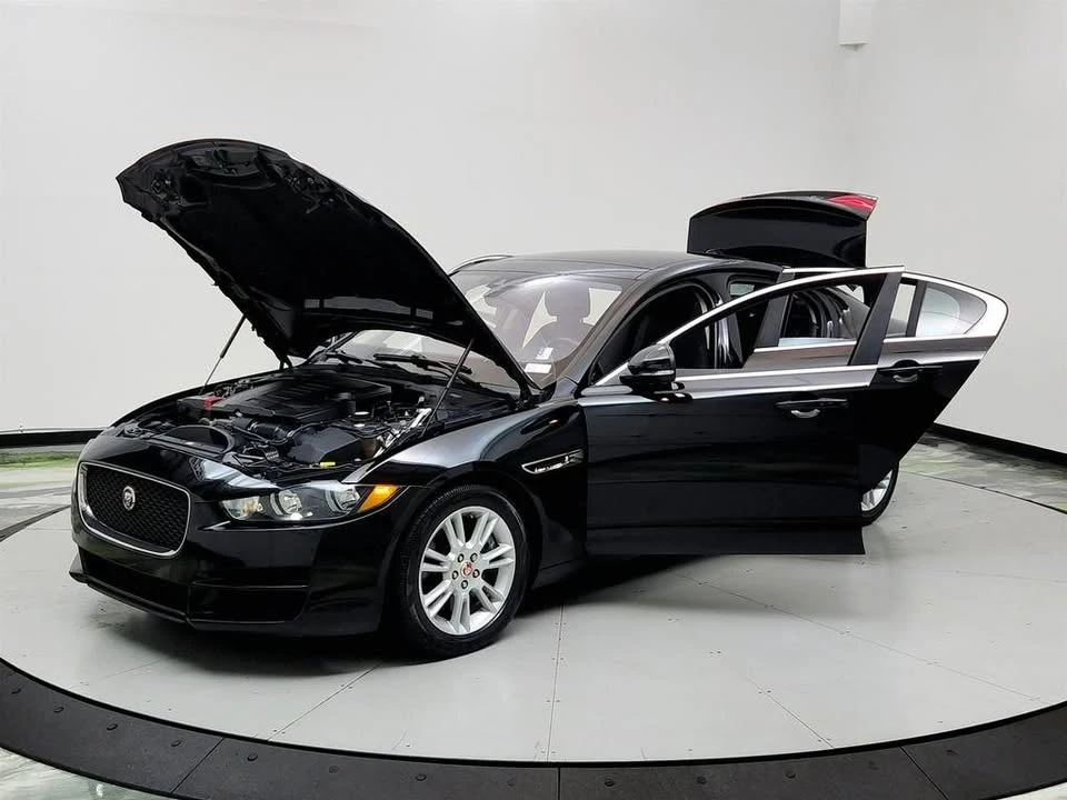 2019 Jaguar XE - Image 8 of 20